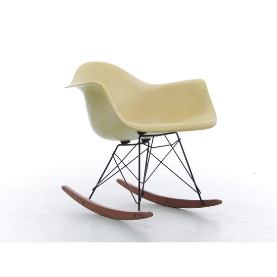 Image 1 of Vintage "Rar" schommelstoel in geel glasvezel van Charles Eames, 1950