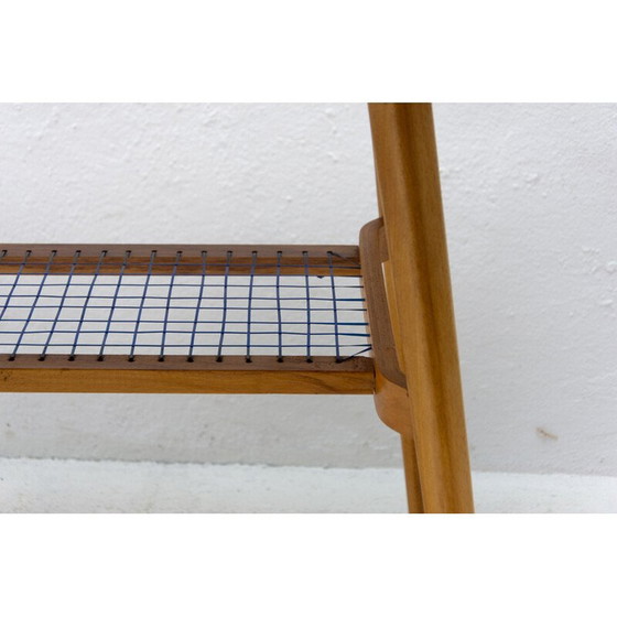 Image 1 of Mid century eikenhouten bijzettafel van Dřevopodnik Holešov, Tsjecho-Slowakije 1960