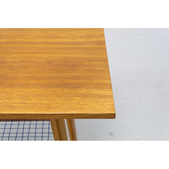 Image 1 of Mid century eikenhouten bijzettafel van Dřevopodnik Holešov, Tsjecho-Slowakije 1960