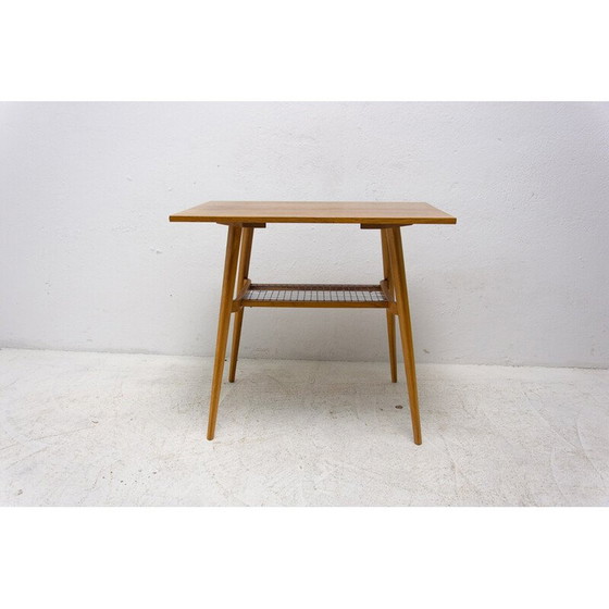 Image 1 of Mid century eikenhouten bijzettafel van Dřevopodnik Holešov, Tsjecho-Slowakije 1960