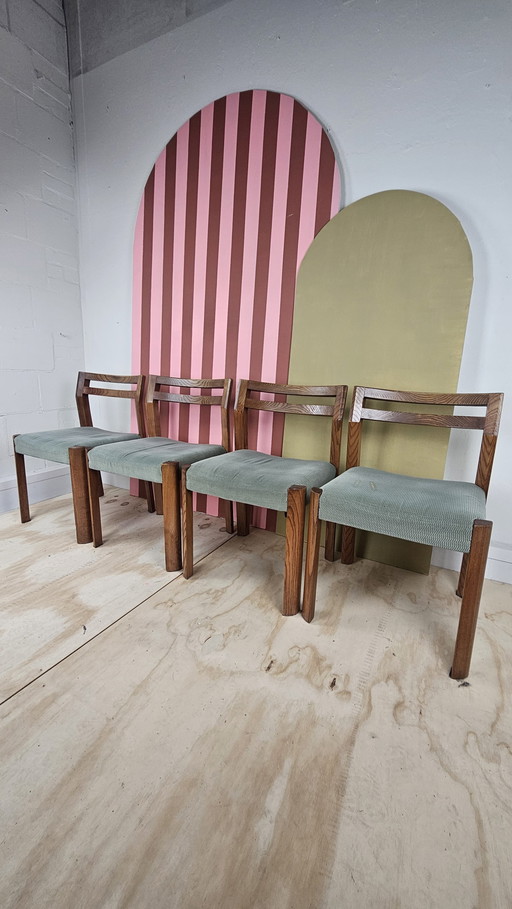 4 Vintage Massieve Stoelen