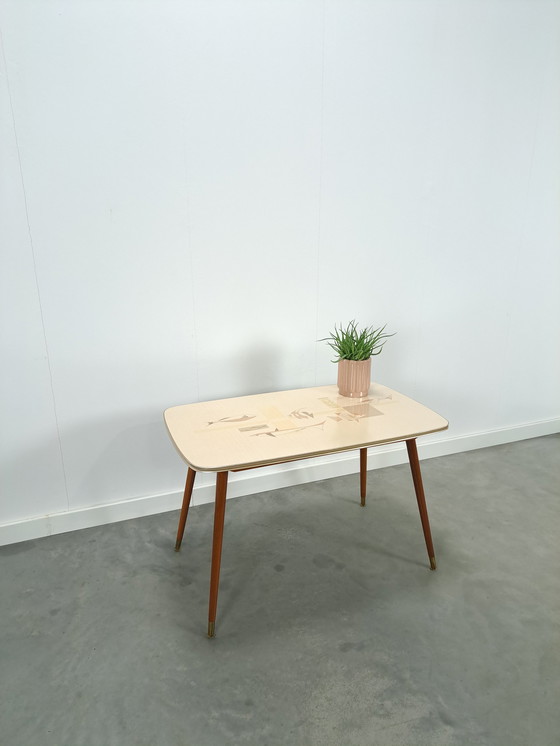 Image 1 of Formica salontafel met messing poten en vissen