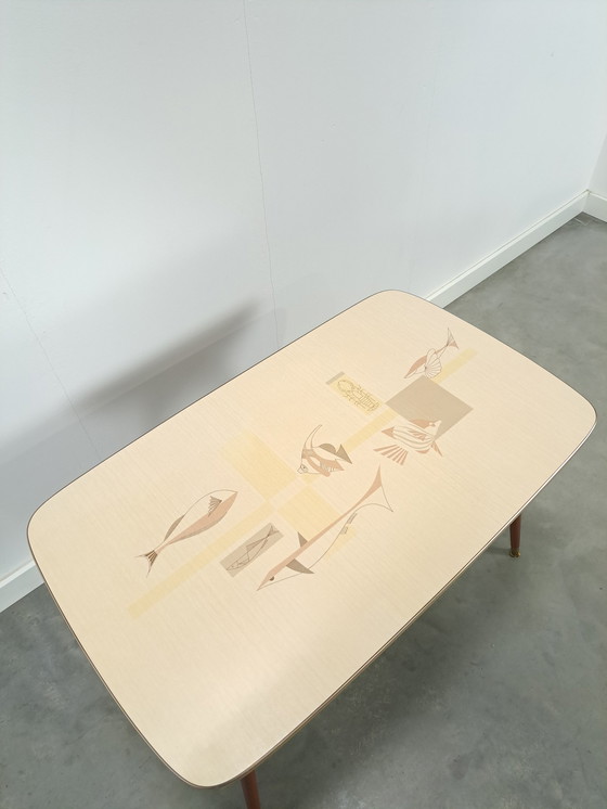 Image 1 of Formica salontafel met messing poten en vissen