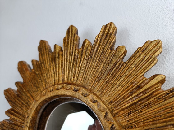 Image 1 of Kleine vintage gouden sunburst spiegel, jaren 60