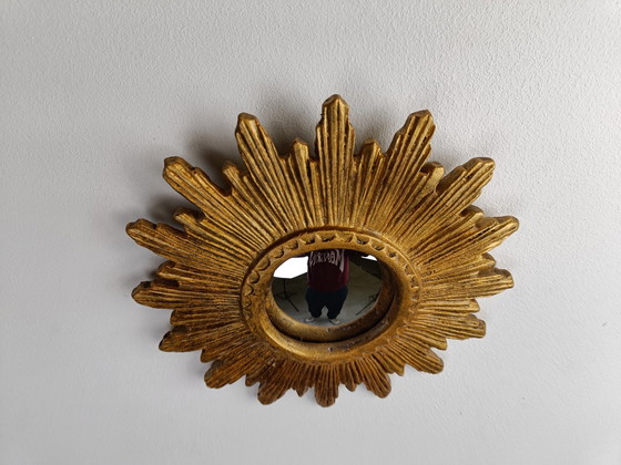 Image 1 of Kleine vintage gouden sunburst spiegel, jaren 60