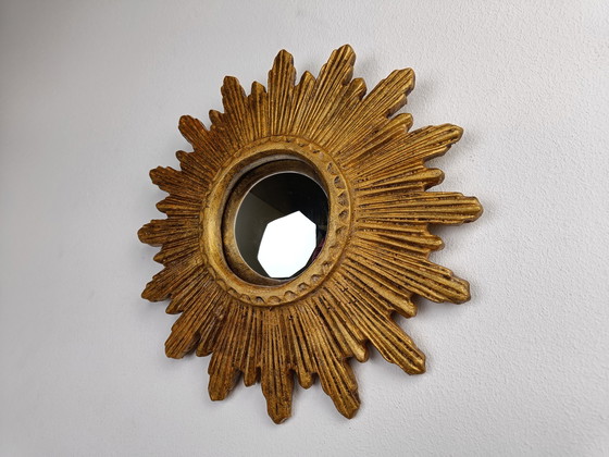 Image 1 of Kleine vintage gouden sunburst spiegel, jaren 60