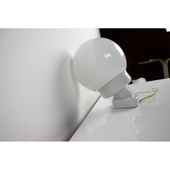 Image 1 of Vintage wandlamp van porselein en opaline glas, Tsjecho-Slowakije 1960