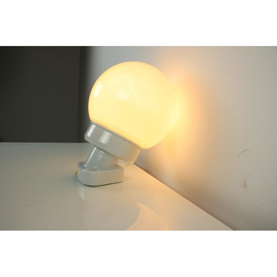 Image 1 of Vintage wandlamp van porselein en opaline glas, Tsjecho-Slowakije 1960