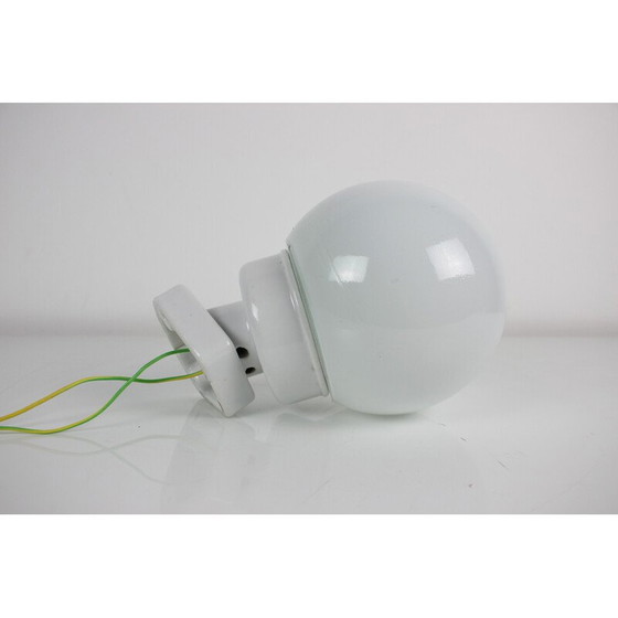 Image 1 of Vintage wandlamp van porselein en opaline glas, Tsjecho-Slowakije 1960