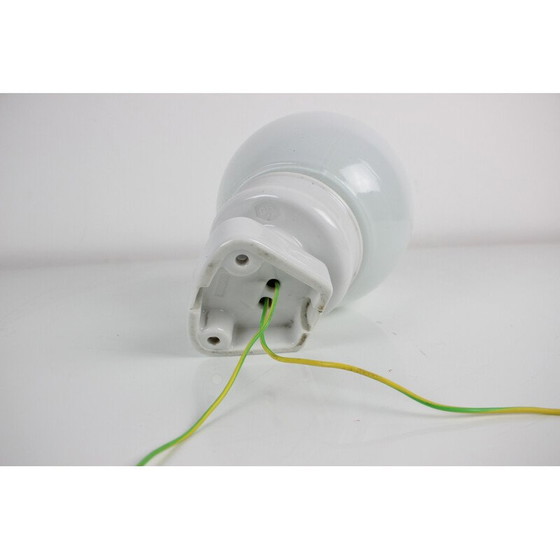 Image 1 of Vintage wandlamp van porselein en opaline glas, Tsjecho-Slowakije 1960