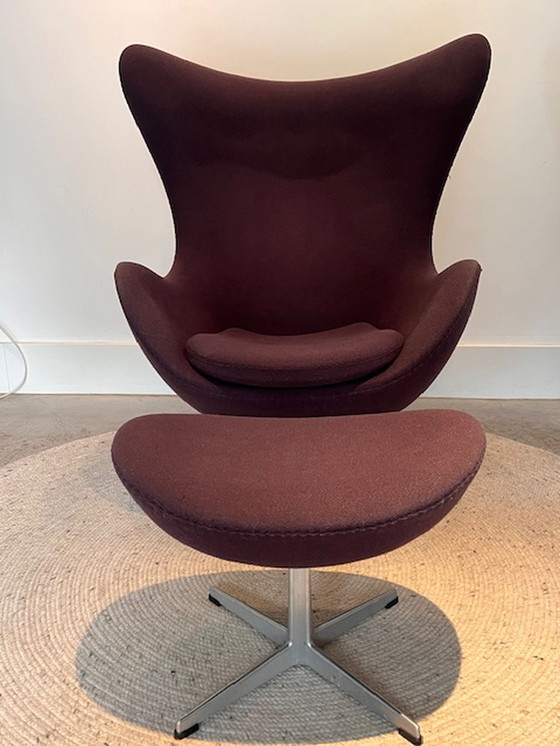 Image 1 of 2x Fritz Hansen Egg Chair + ottoman