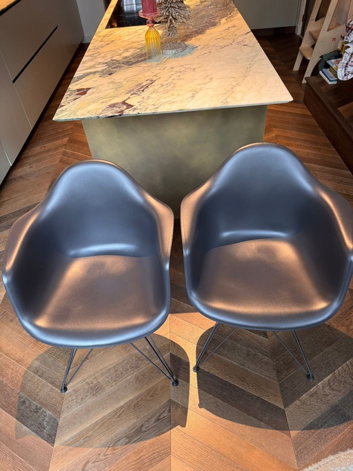 2x Vitra Dar Eames Stoel Zwart