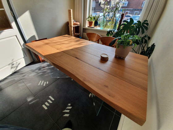 Image 1 of Tafel eiken met glazen poten