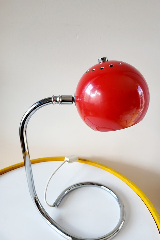 Image 1 of Space age bureaulamp rode eye ball op chromé gedraaide voet, jaren 70