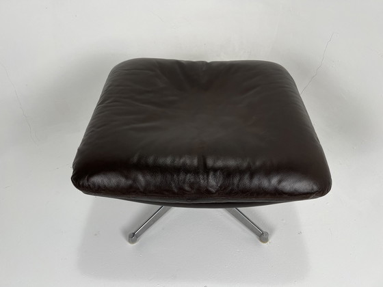 Image 1 of Leren loungestoel met voetenbank - Model King Chair & Pouf