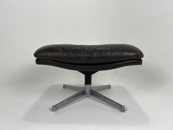 Image 1 of Leren loungestoel met voetenbank - Model King Chair & Pouf