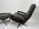 Leren loungestoel met voetenbank - Model King Chair & Pouf
