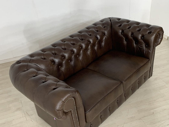 Image 1 of Engelse chesterfield bank leren bank vintage stijl 2-zits