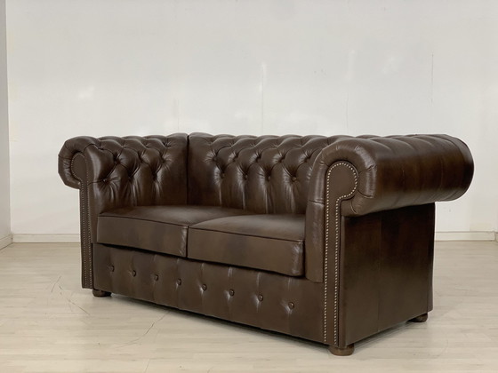 Image 1 of Engelse chesterfield bank leren bank vintage stijl 2-zits