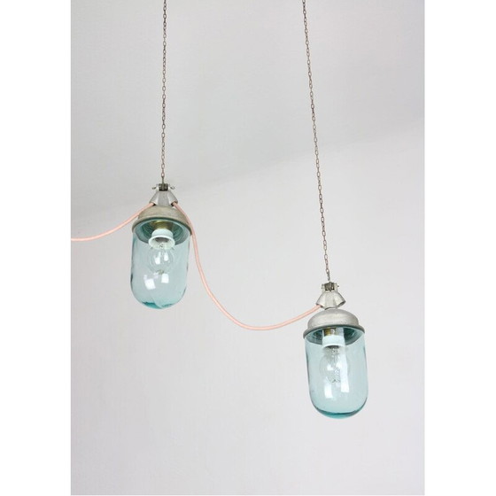 Image 1 of Paar industriële vintage hangers van blauw glas en grijs metaal