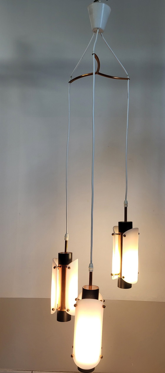 Image 1 of Scandinavische vintage hanglamp, 3 lichtpunten, plexiglas en koper, vermoedelijk Deens