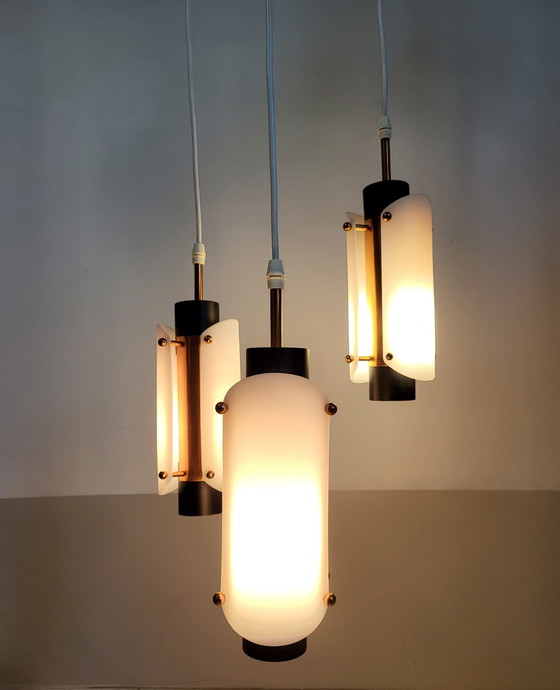 Image 1 of Scandinavische vintage hanglamp, 3 lichtpunten, plexiglas en koper, vermoedelijk Deens