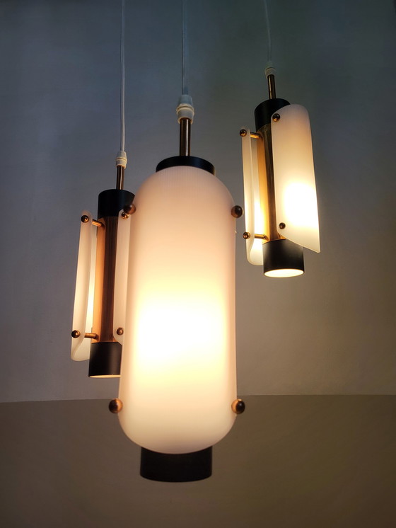 Image 1 of Scandinavische vintage hanglamp, 3 lichtpunten, plexiglas en koper, vermoedelijk Deens