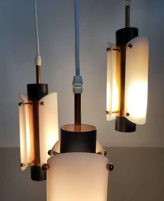 Image 1 of Scandinavische vintage hanglamp, 3 lichtpunten, plexiglas en koper, vermoedelijk Deens