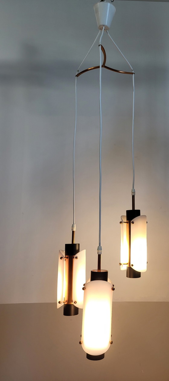 Image 1 of Scandinavische vintage hanglamp, 3 lichtpunten, plexiglas en koper, vermoedelijk Deens