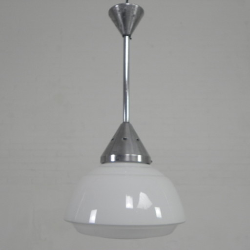 Art Deco hanglamp met geribbelde glazen kap, jaren 30