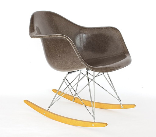 Mid Century RAR Schommelstoel met Vitra onderstel Charles & Ray Eames voor Herman Miller