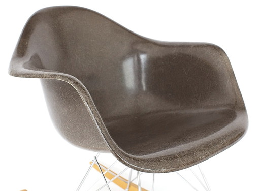 Mid Century RAR Schommelstoel met Vitra onderstel Charles & Ray Eames voor Herman Miller