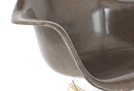 Image 1 of Mid Century RAR Schommelstoel met Vitra onderstel Charles & Ray Eames voor Herman Miller