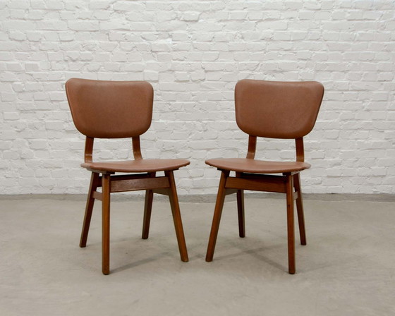 Image 1 of Dutch Vintage Design Eetkamerstoelen van karamelkleurig en teakhout in de stijl van Webe. Set van 2. Nederland, jaren 1960.