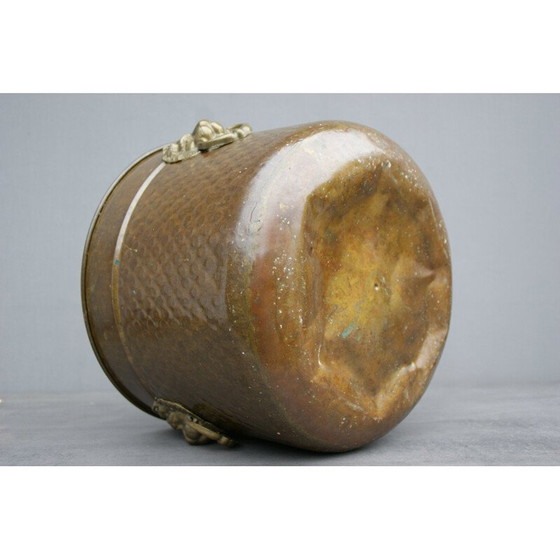 Image 1 of Vintage messing bloempot met leeuwenkoppen, 1900