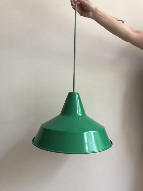 Image 1 of 2x Vintage emaille groene lampen met groen snoer