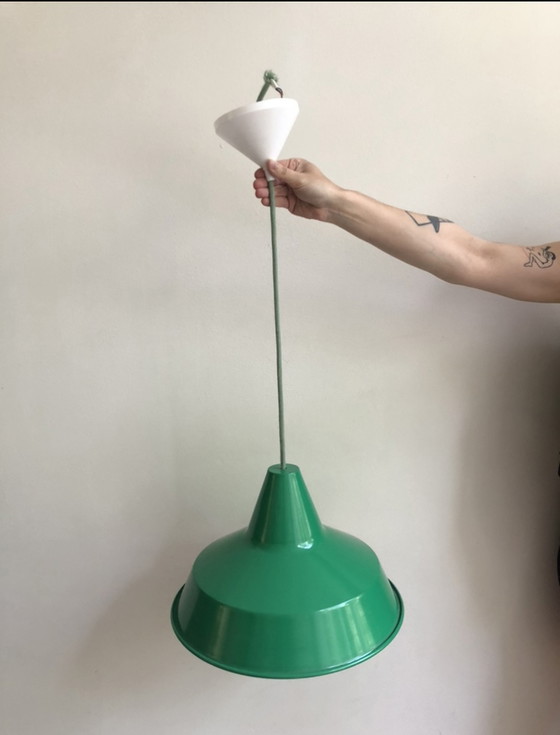 Image 1 of 2x Vintage emaille groene lampen met groen snoer