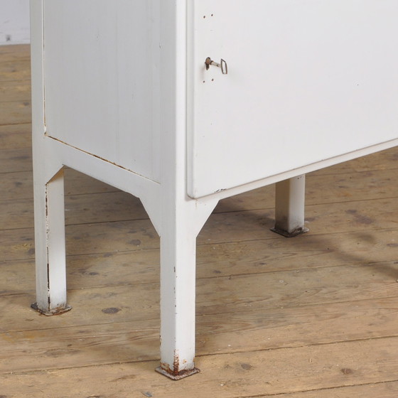 Image 1 of Vintage medische kast van IJzer en Glas