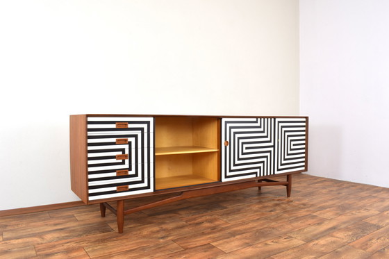 Image 1 of Mid Century Op-Art Handbeschilderd Deens Teak Dressoir, 1960S