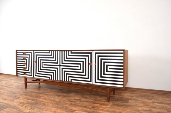 Image 1 of Mid Century Op-Art Handbeschilderd Deens Teak Dressoir, 1960S