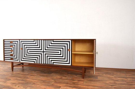 Image 1 of Mid Century Op-Art Handbeschilderd Deens Teak Dressoir, 1960S