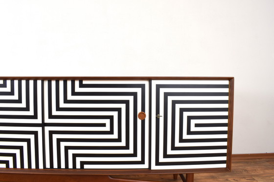 Image 1 of Mid Century Op-Art Handbeschilderd Deens Teak Dressoir, 1960S