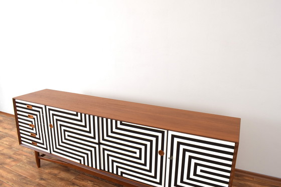 Image 1 of Mid Century Op-Art Handbeschilderd Deens Teak Dressoir, 1960S