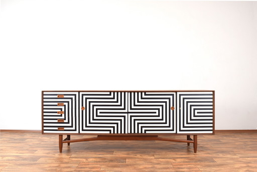 Mid Century Op-Art Handbeschilderd Deens Teak Dressoir, 1960S