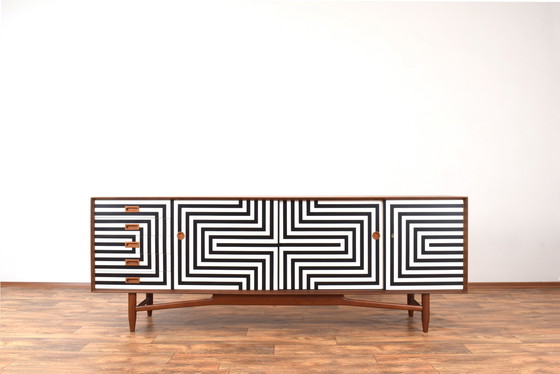 Image 1 of Mid Century Op-Art Handbeschilderd Deens Teak Dressoir, 1960S