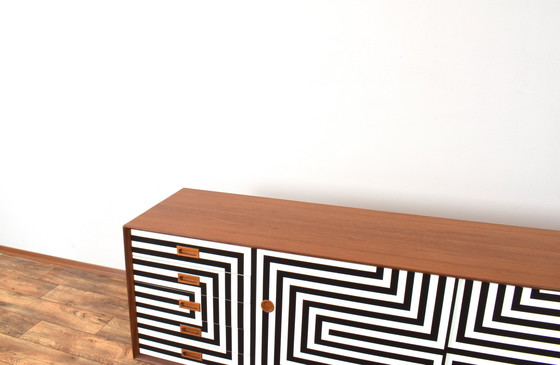 Image 1 of Mid Century Op-Art Handbeschilderd Deens Teak Dressoir, 1960S