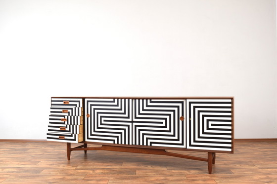 Image 1 of Mid Century Op-Art Handbeschilderd Deens Teak Dressoir, 1960S