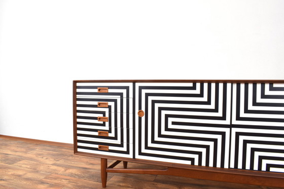 Image 1 of Mid Century Op-Art Handbeschilderd Deens Teak Dressoir, 1960S