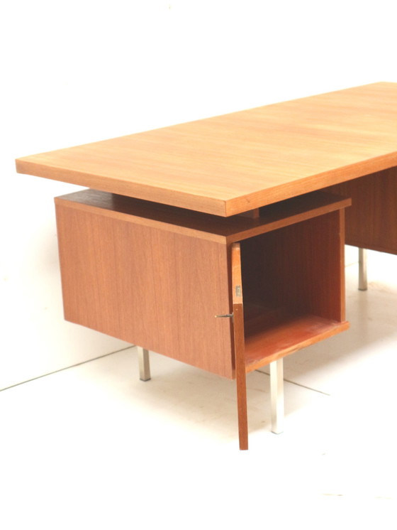 Image 1 of Groot Vintage Directiebureau / Bureau Gemaakt In De Jaren ’60