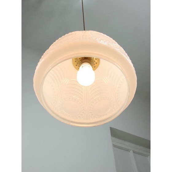 Image 1 of Vintage hanglamp van messing en opaline glas, Italië 1950